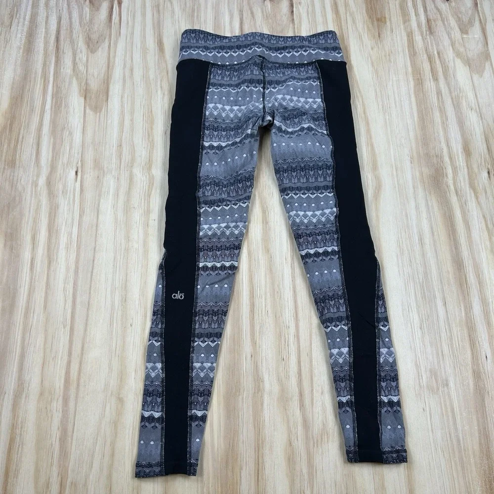 Alo Illusion 3 Chevron‎ Tribal Leggings Yoga Pants Gray Black White M Medium